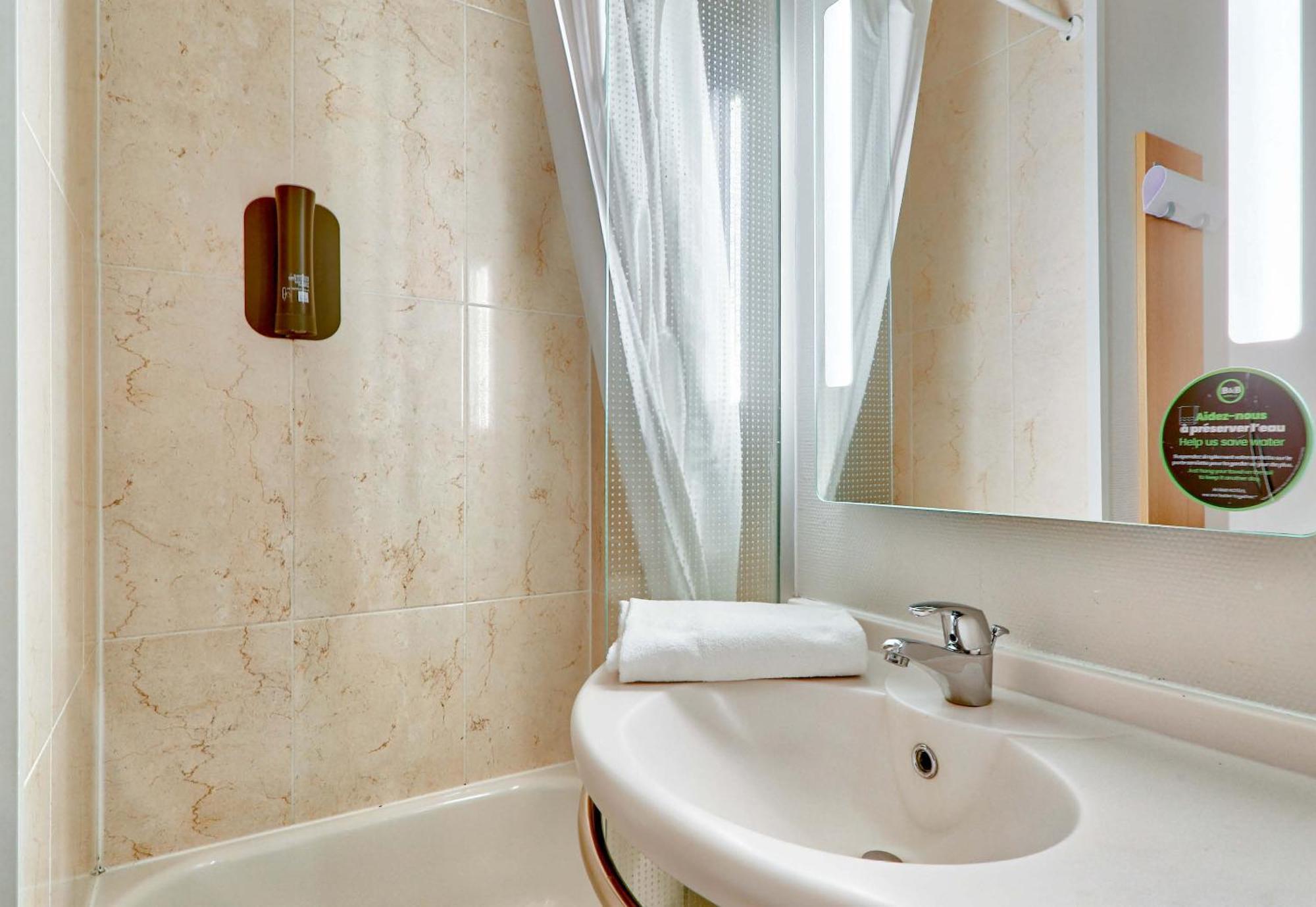 B&B Hotel Clermont-Ferrand Le Brezet Aeroport エクステリア 写真