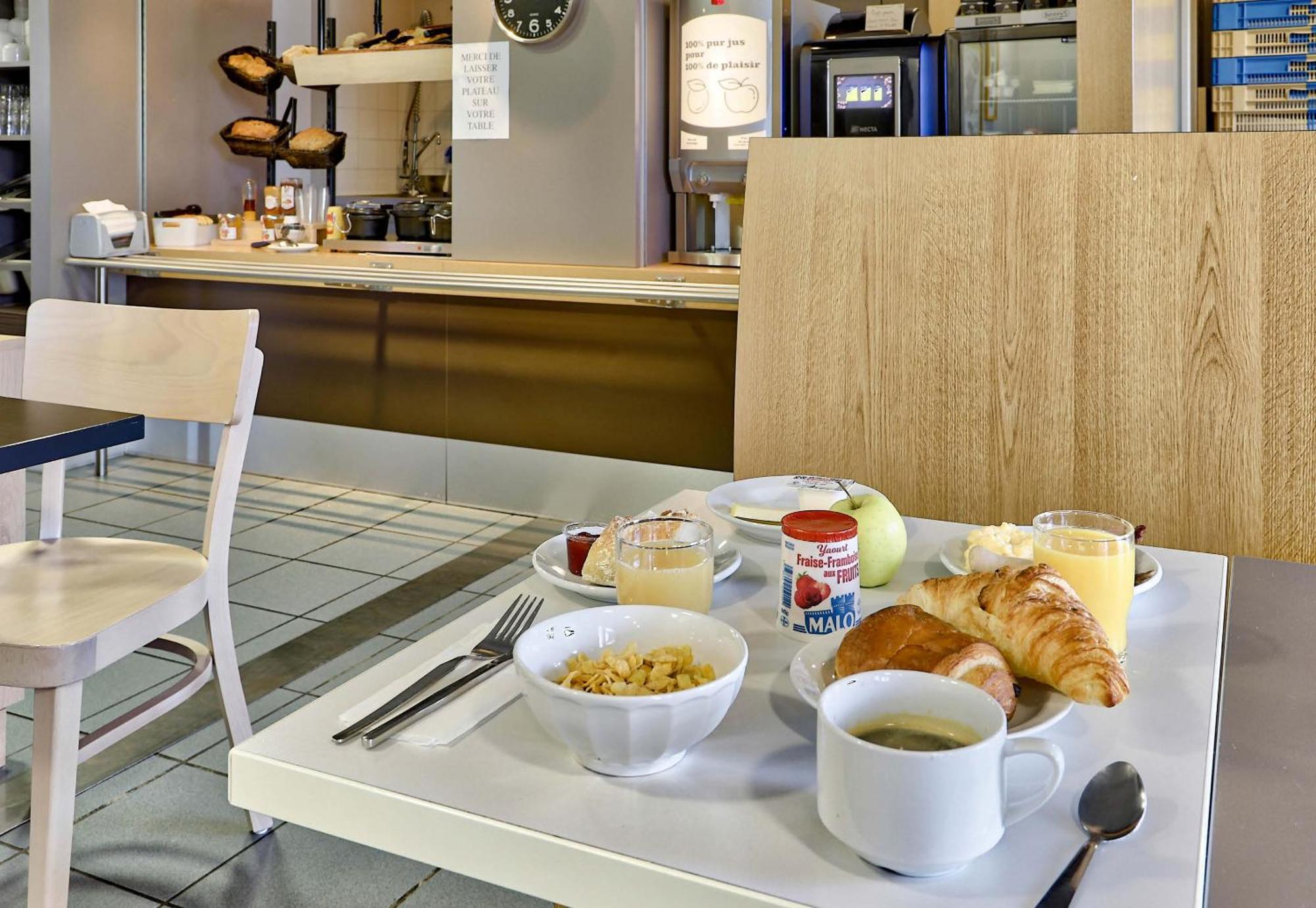 B&B Hotel Clermont-Ferrand Le Brezet Aeroport エクステリア 写真