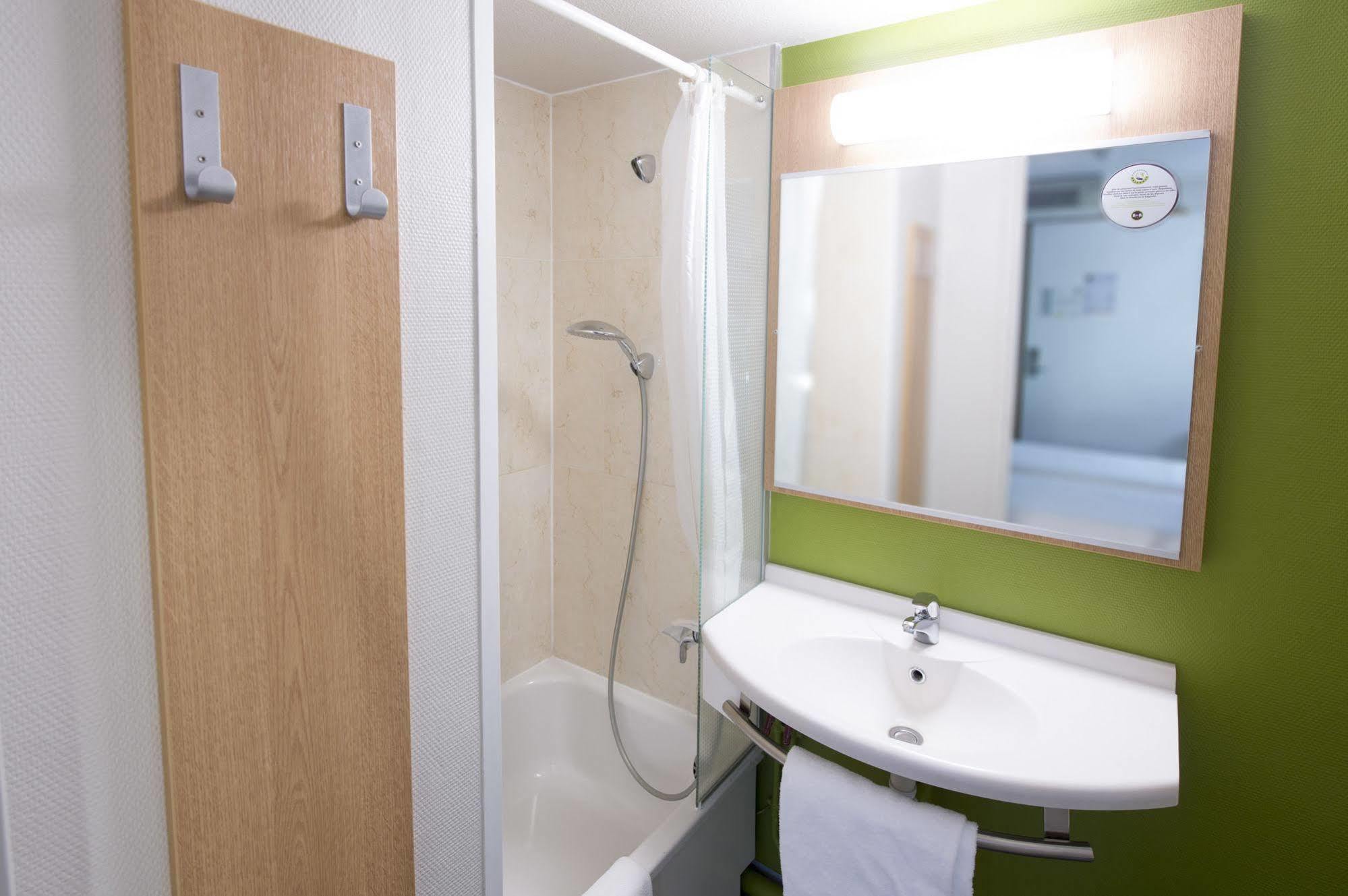 B&B Hotel Clermont-Ferrand Le Brezet Aeroport エクステリア 写真