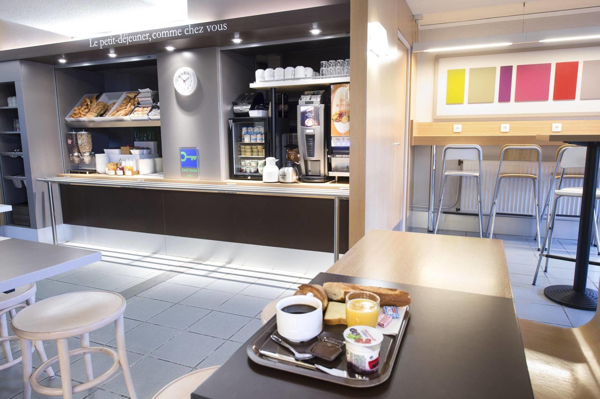 B&B Hotel Clermont-Ferrand Le Brezet Aeroport エクステリア 写真