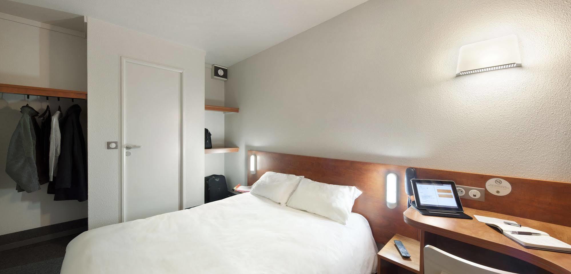 B&B Hotel Clermont-Ferrand Le Brezet Aeroport エクステリア 写真